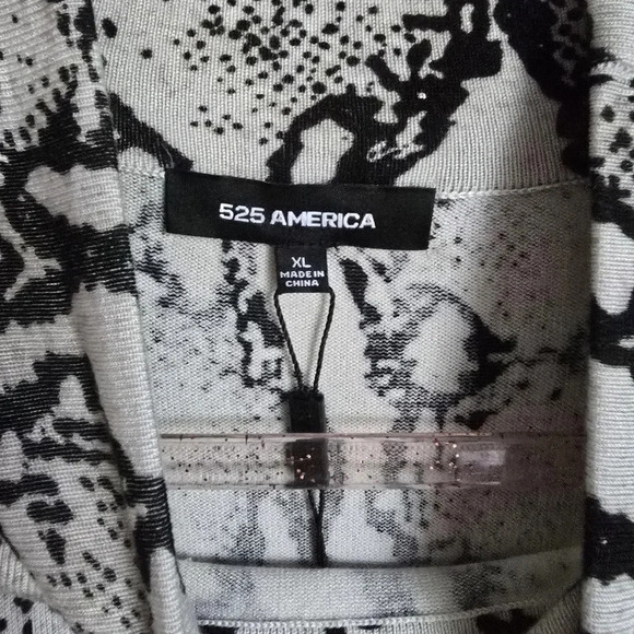 Revolve 525 America, New White Black Python Animal Print Mock Sweater Size XL - Picture 10 of 13